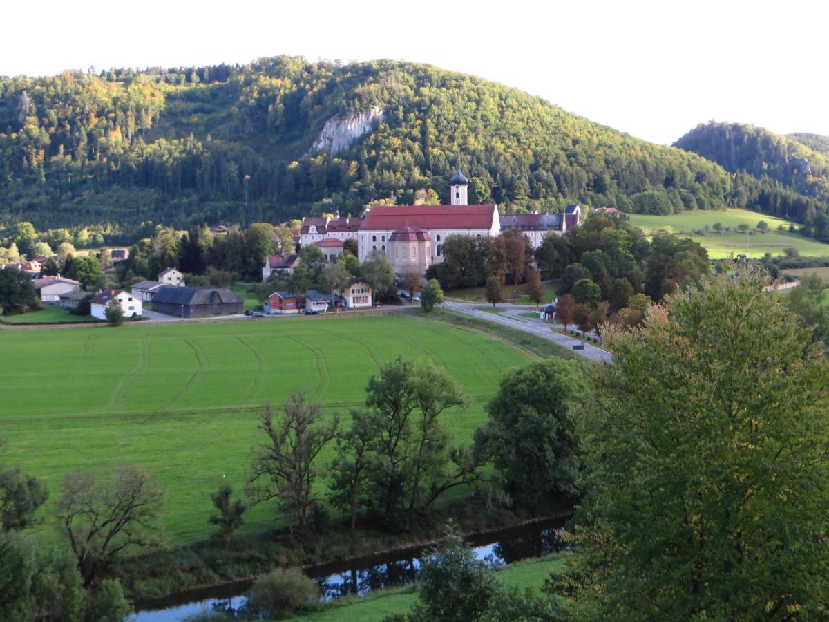 Отель Gaeste- Und Tagungshaus Maria Trost Бойрон Экстерьер фото